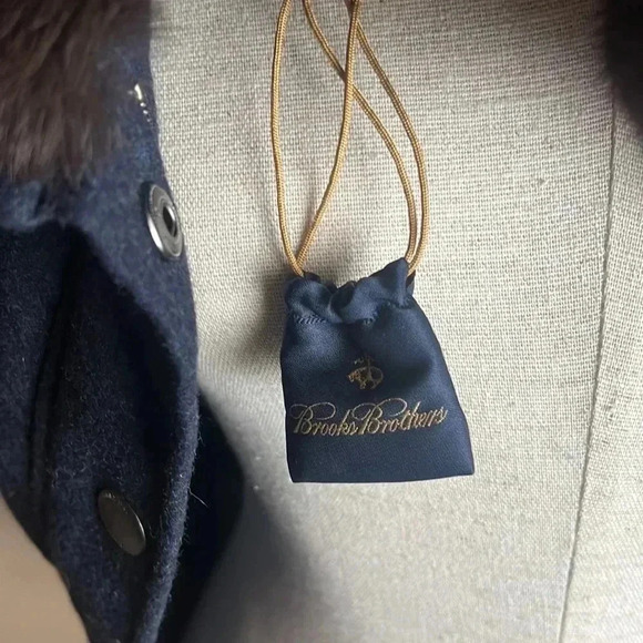 Brooks Brothers Storm System Loro
Piana wool vest with rabbit fur collar size 6 - Picture 7 of 11